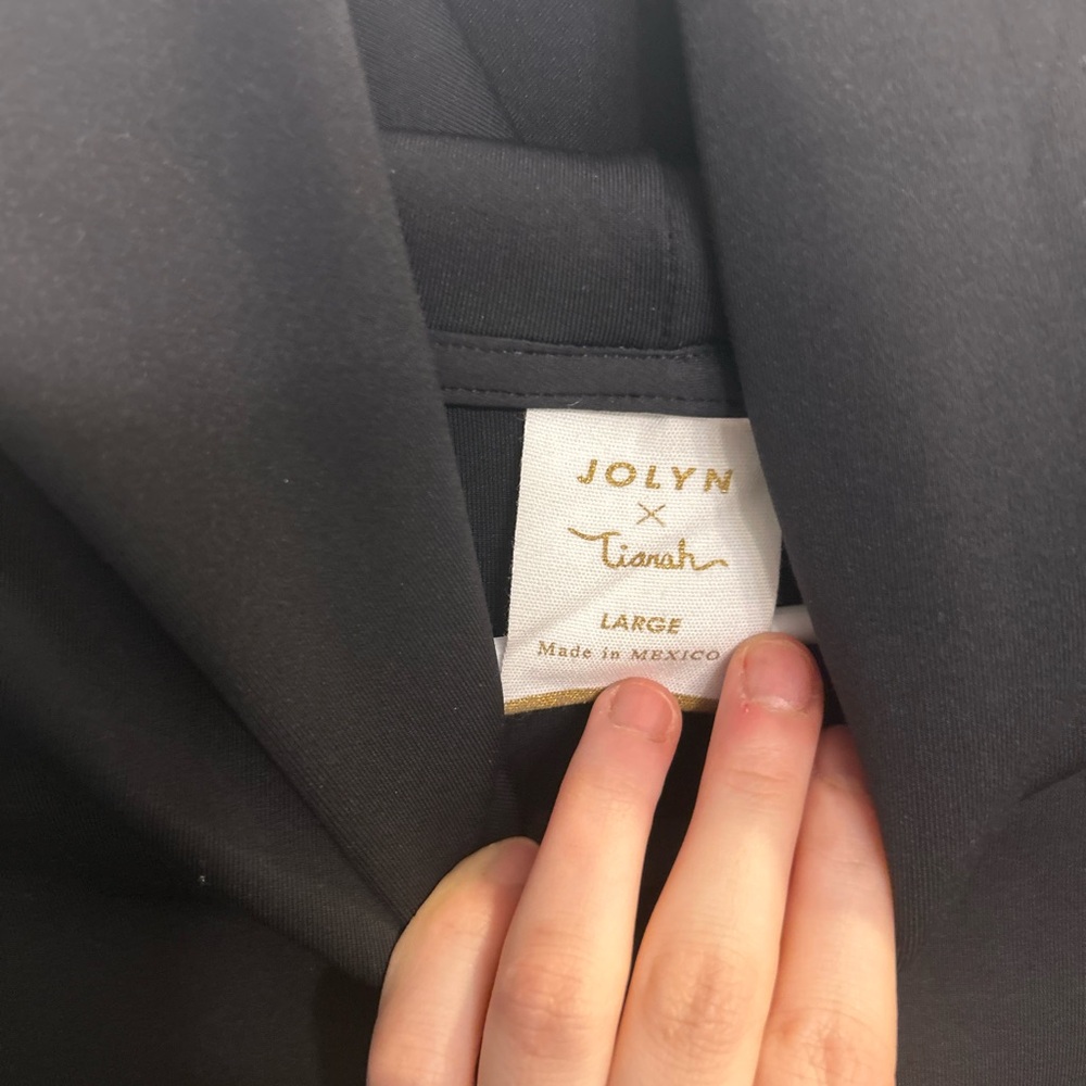 Like New Jolyn x Tiarah Black Cropped Sweatshirt - Picture 11 of 12